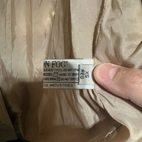 Vintage London Fog Women's Y2K Beige Trench Coat - Picture 4 of 7